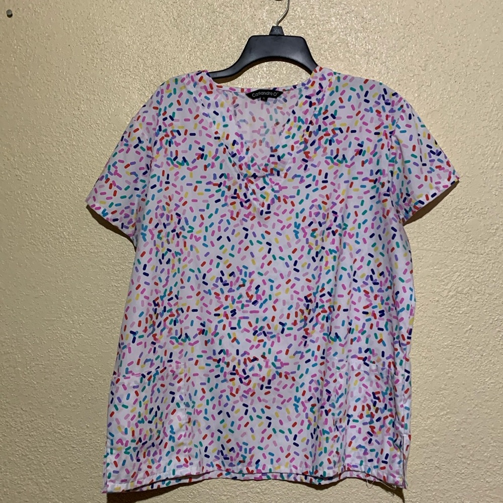 Cassandra Nurse Scrub Top XL White Multi-color Short Sleeve Pockets Cotton